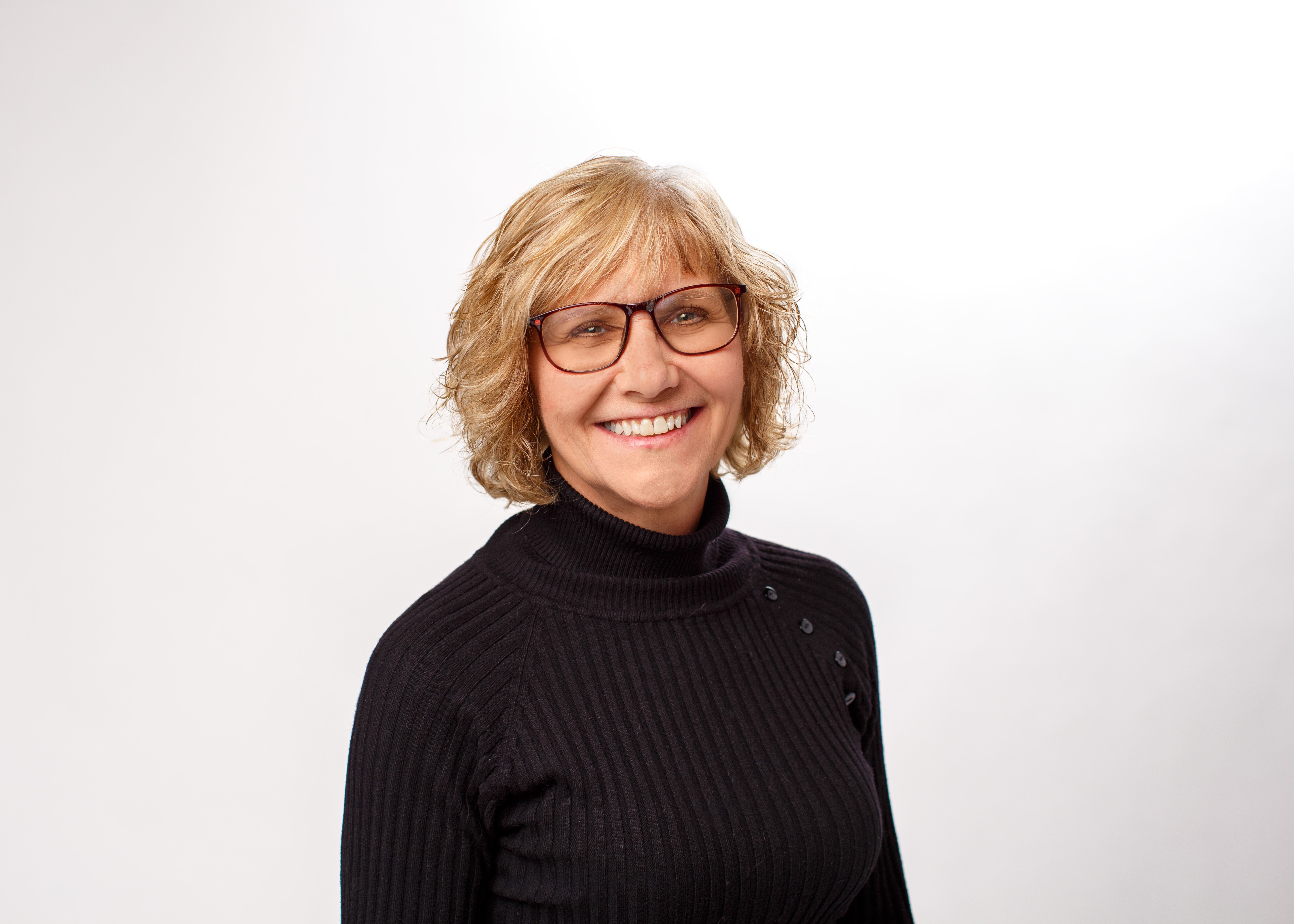 Headshot of Erin Szigeti