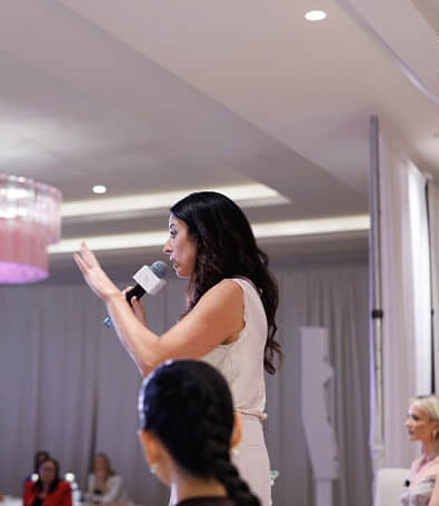 Speaker holding the room with a microphone