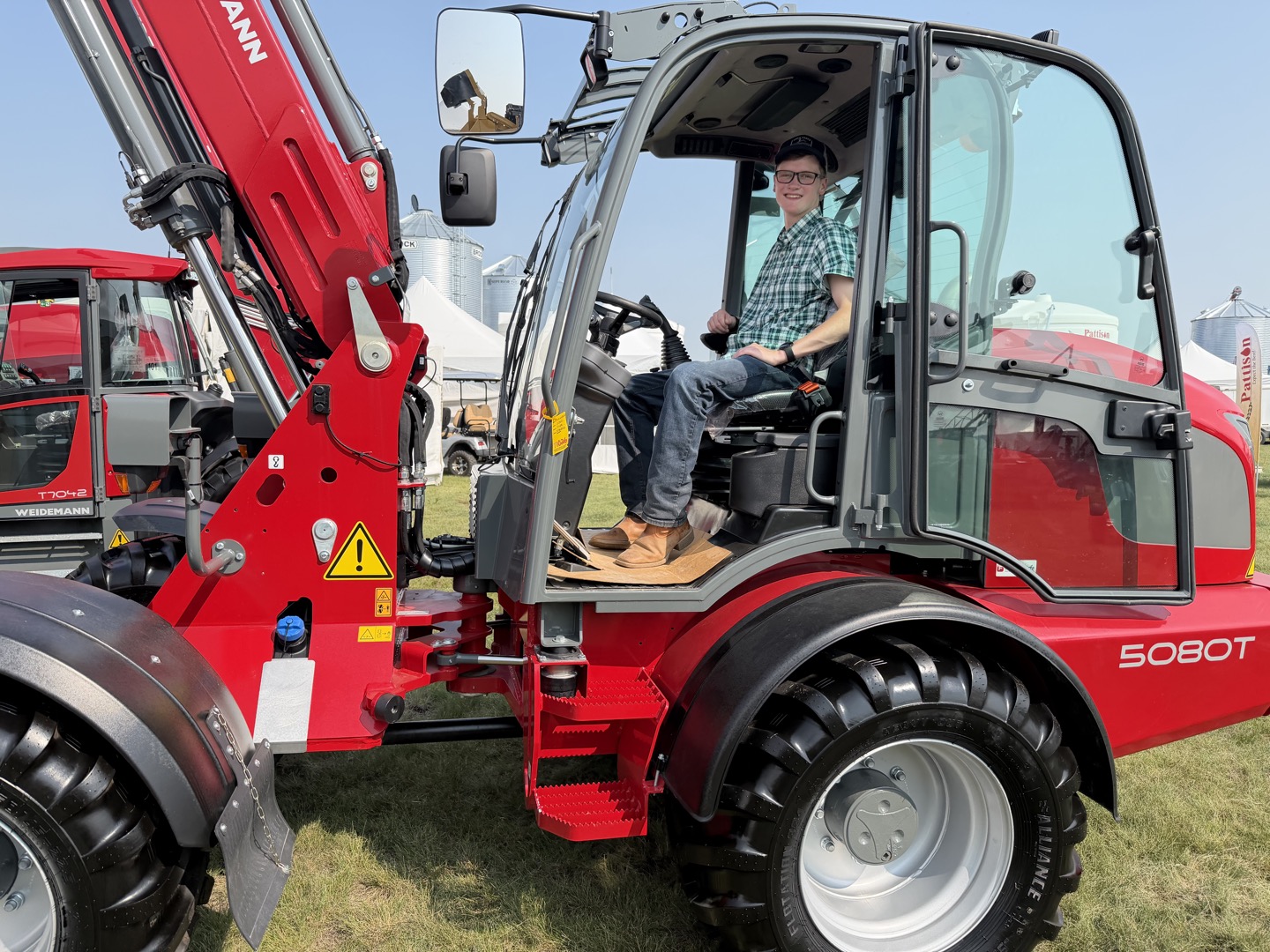 A closer look inside a Weidemann 5080T.