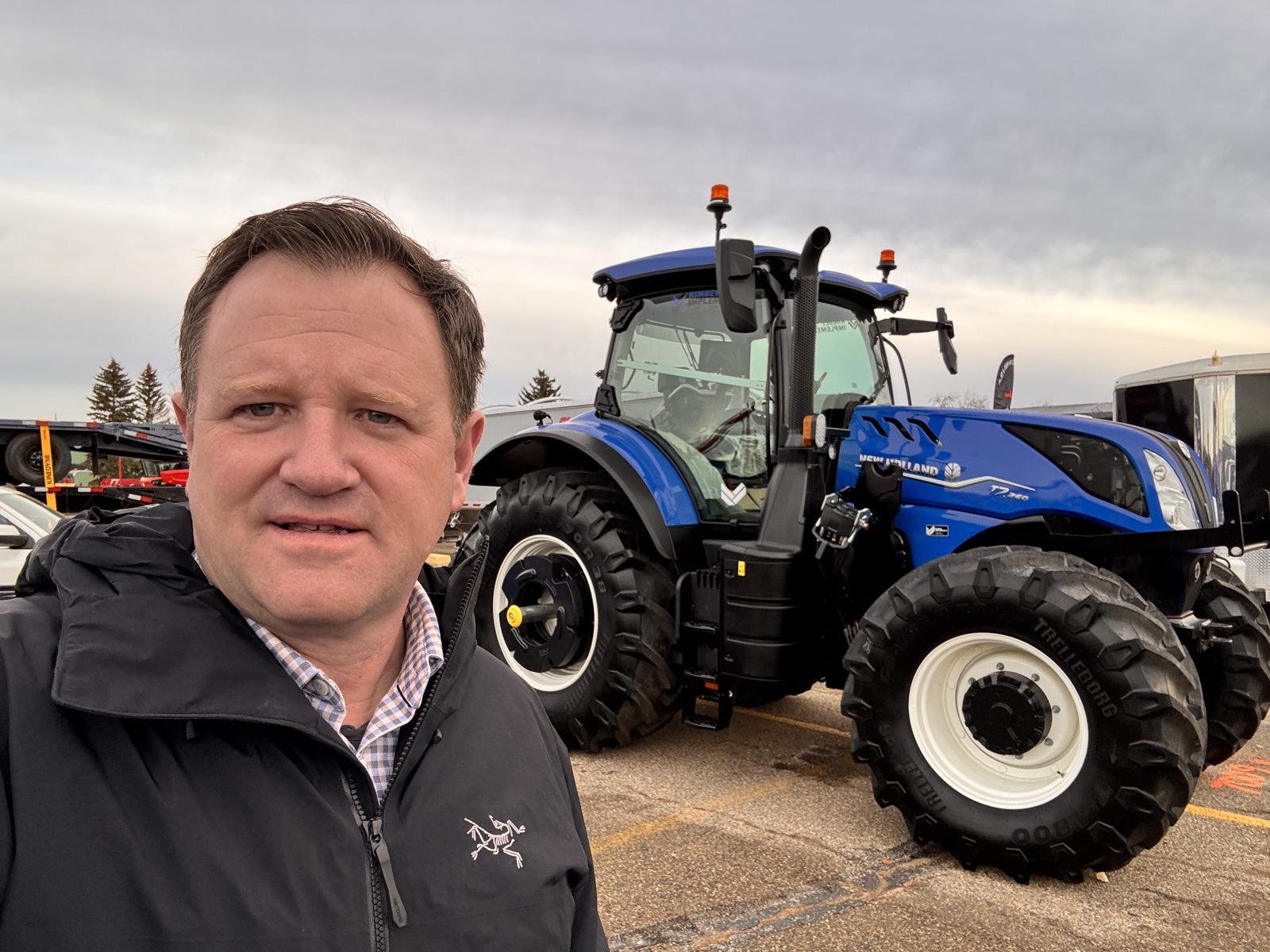 Another view of the New Holland T7.260 tractor.