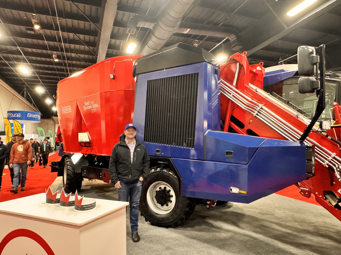 Exploring the SILOKING equipment display.