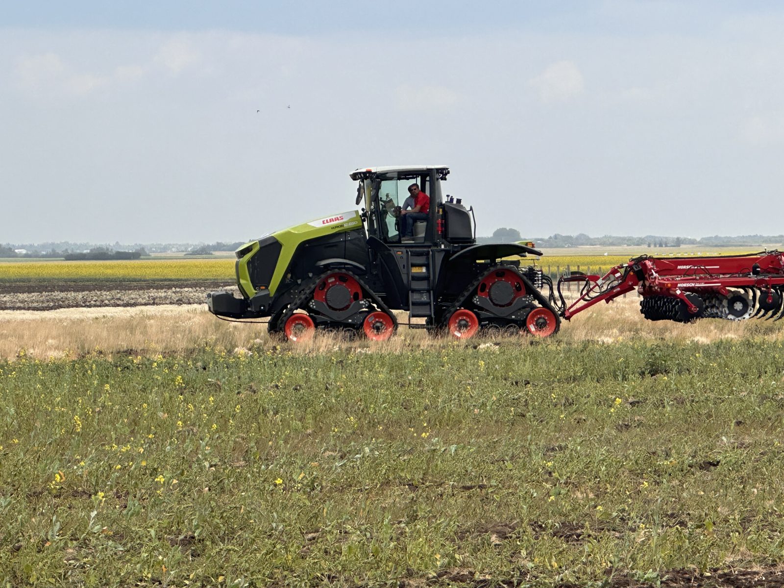 A tracked CLAAS XERION 12.650 pulling HORSCH tillage equipment.