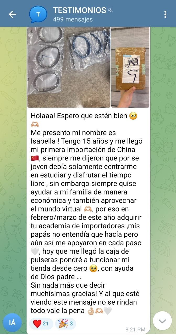Captura del grupo: Isabella, de 15 años, muestra la caja de pulseras de su primera importación desde China.