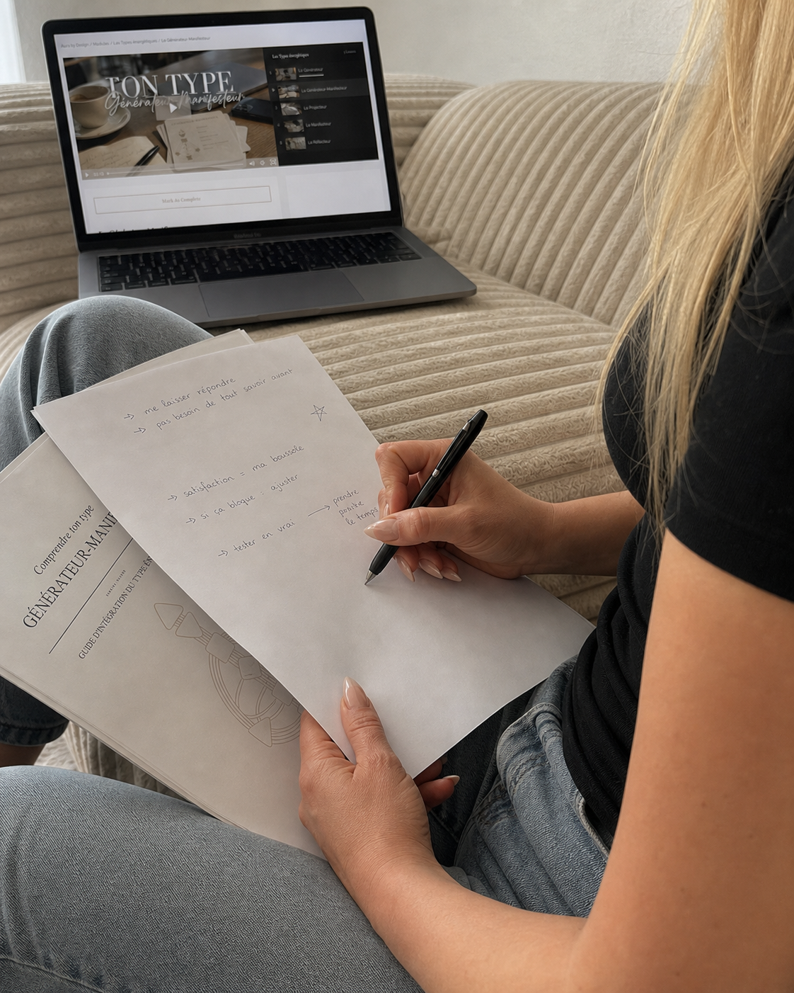 Aura by Design sur ordinateur avec son guide
