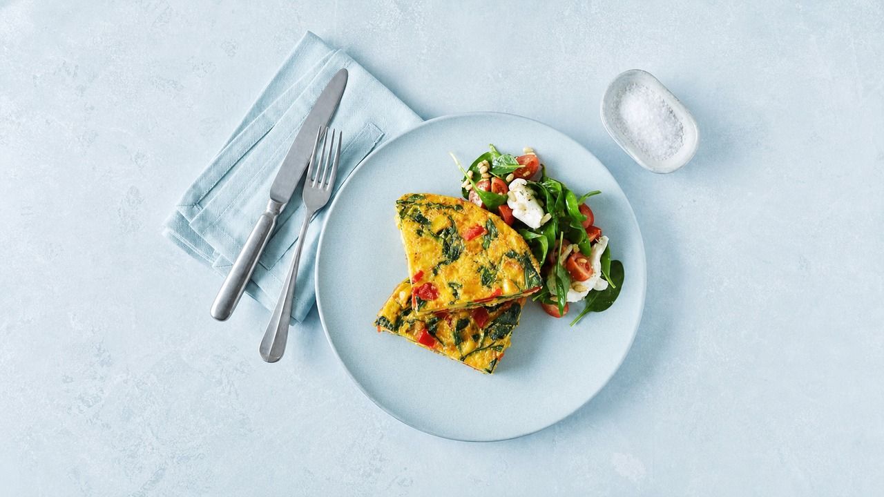 Omelett med potatis, paprika och spenat