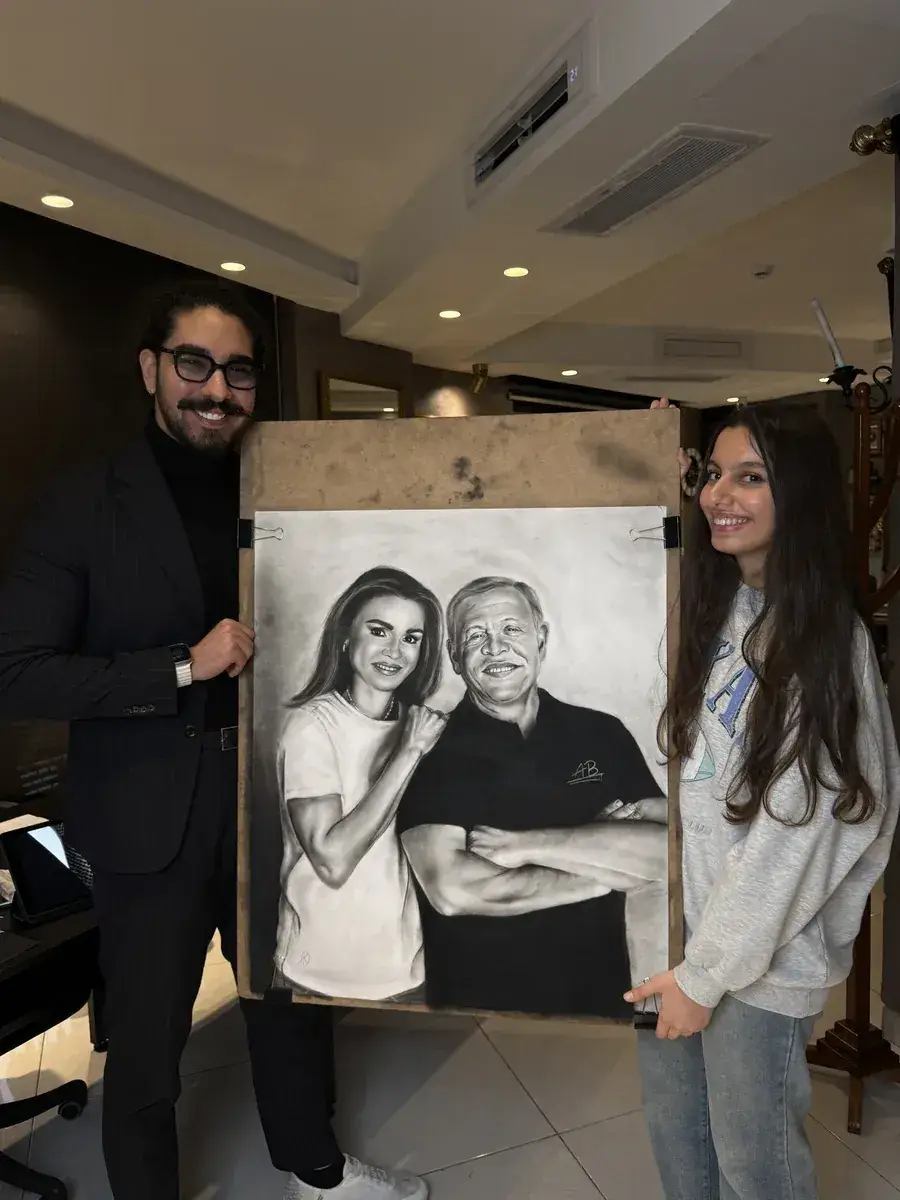 كارلوس مع طالبة في استوديو عمّان