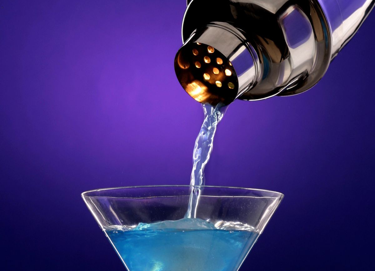 A pour caught in a fraction of a second, lit so that liquid reads as liquid. One frame, one chance, and a client waiting.