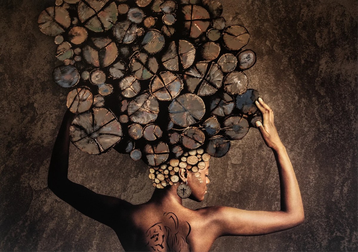 Figure wearing a headdress of cut log slices
