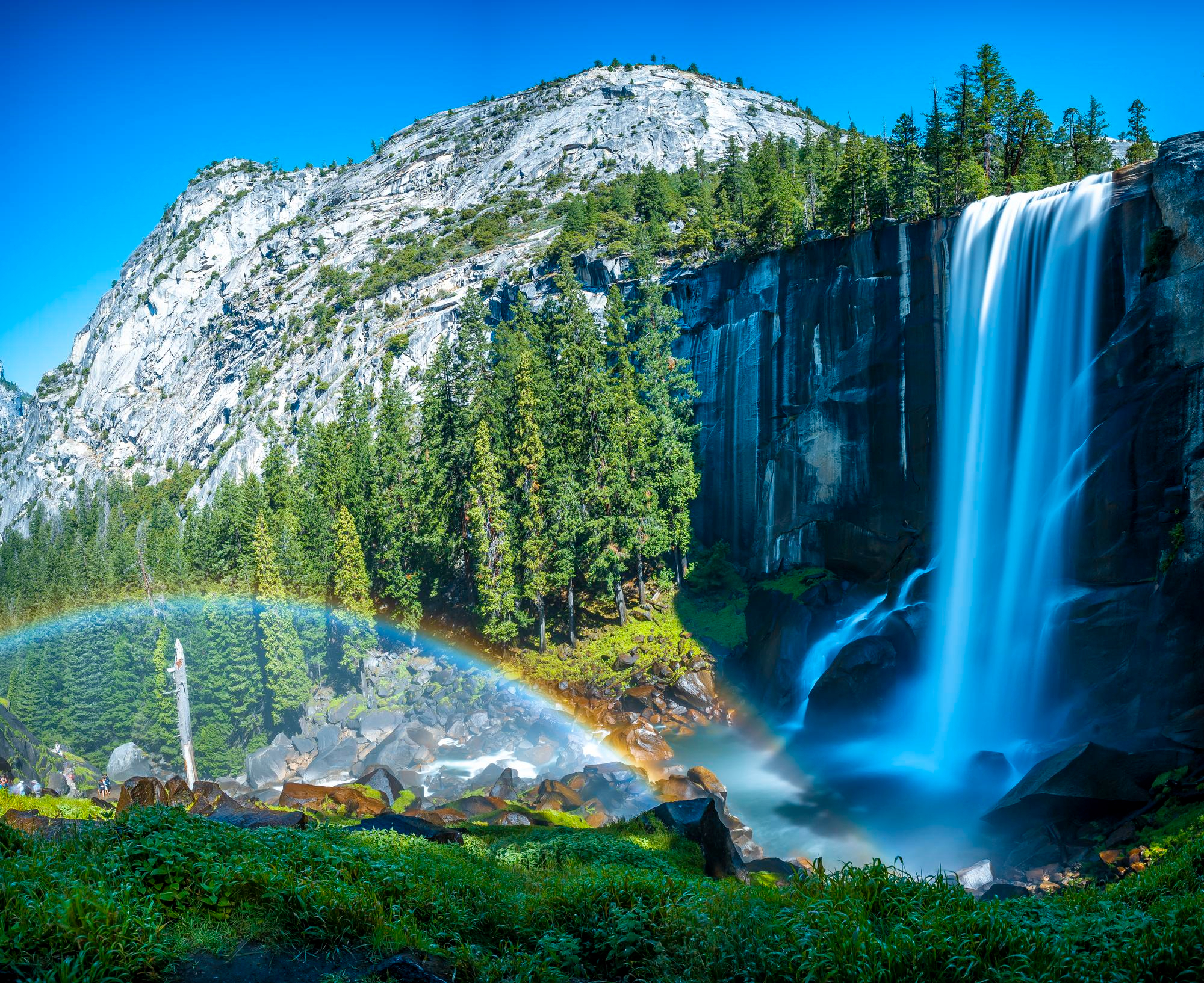 Long exposure waterfall in Yosemite