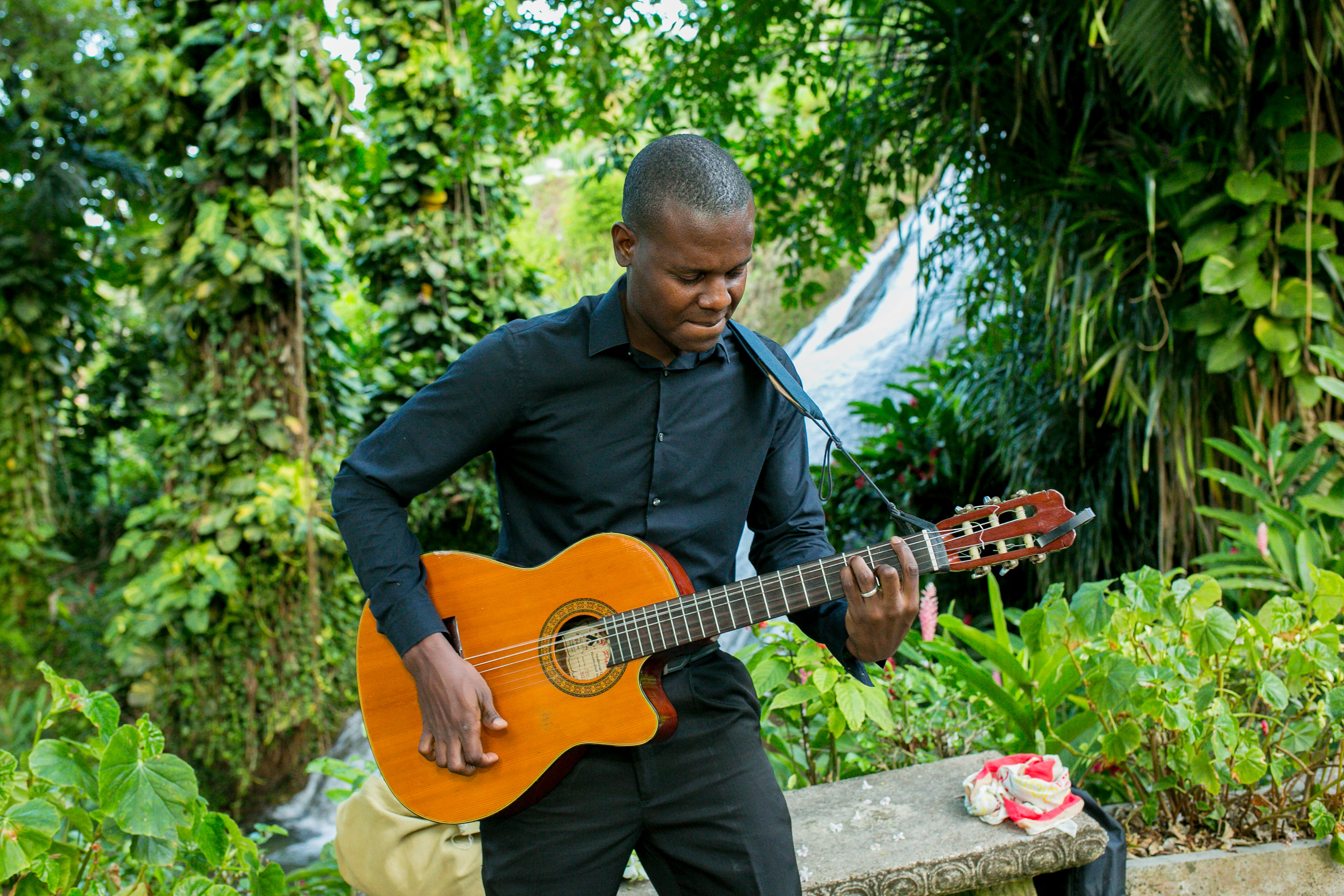 Destination wedding with live music in Jamaica