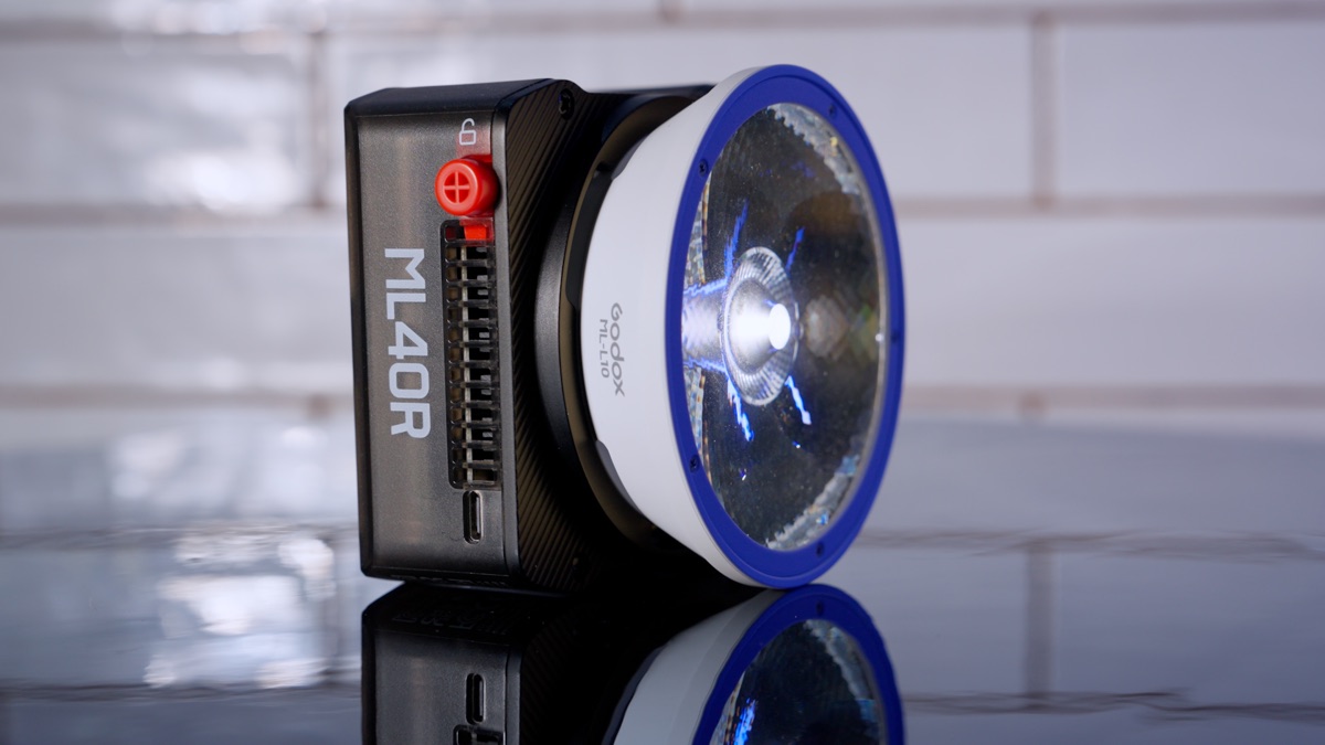 Godox ML40R fitted with the ML-L10 lens reflector