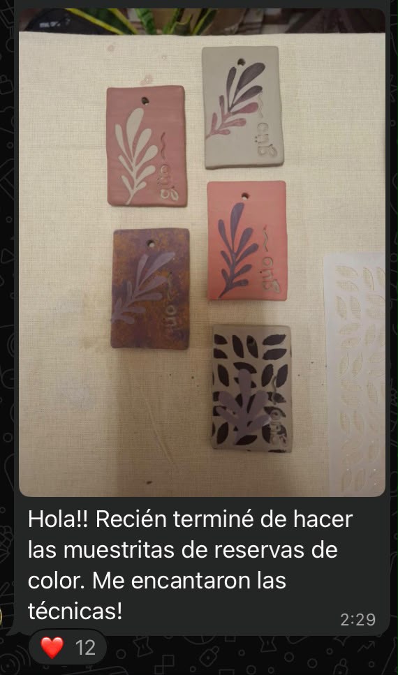 Pieza de cerámica con técnica de reservas hecha por alumna - Módulo 1