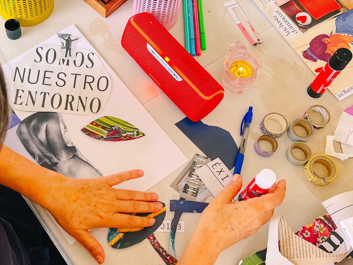 Manos armando un collage con recortes y el texto somos nuestro entorno