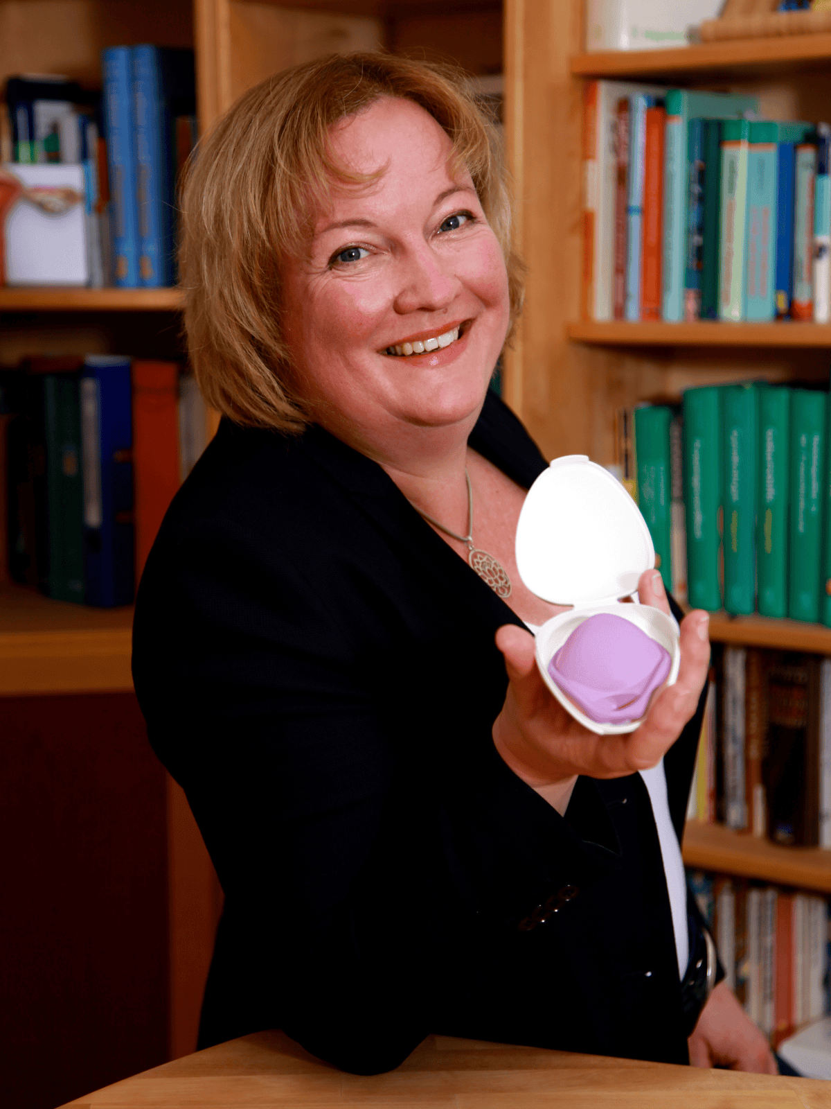 Dr. Dorothee Struck with Caya diaphragm