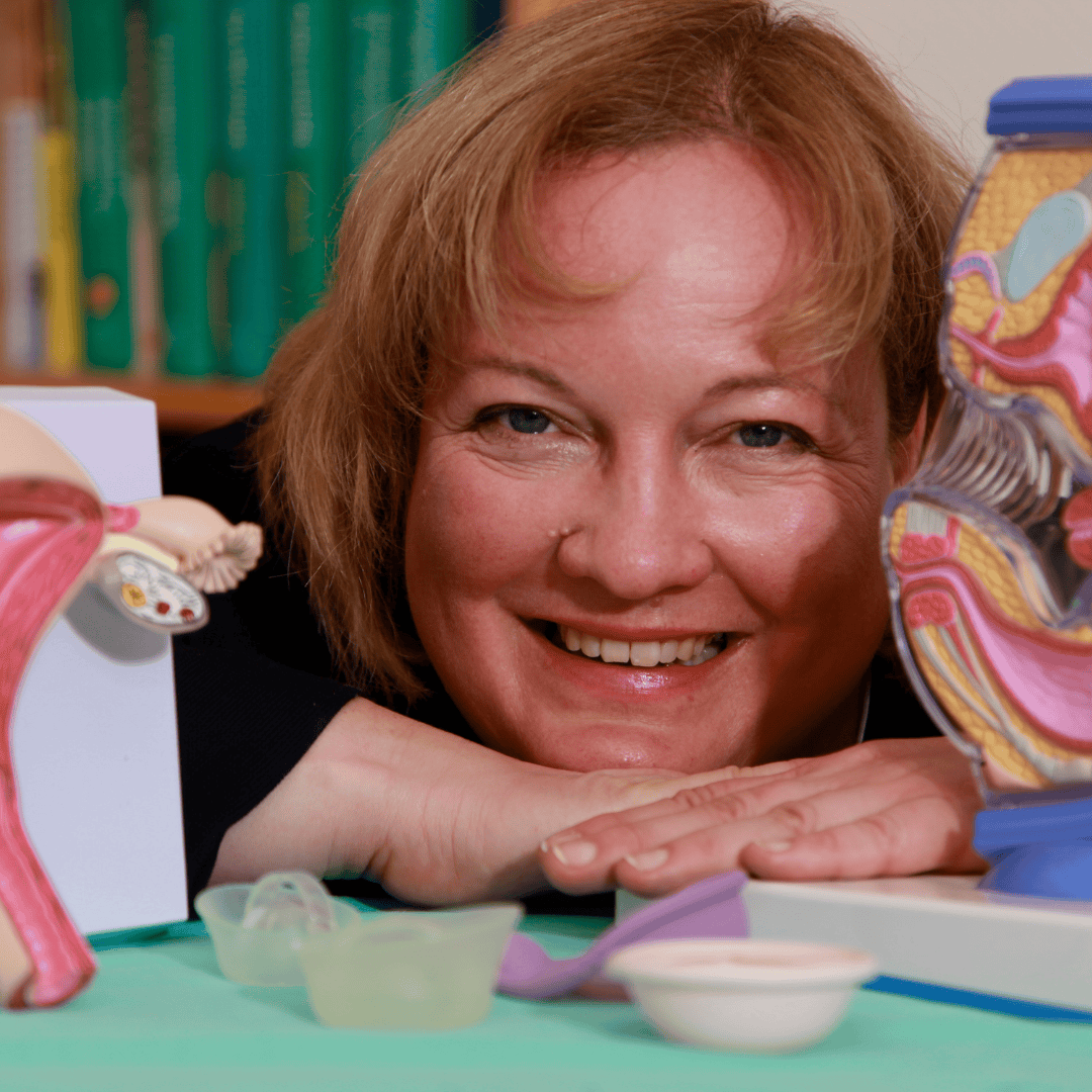 Dr. Dorothee Struck with diaphragm fitting models