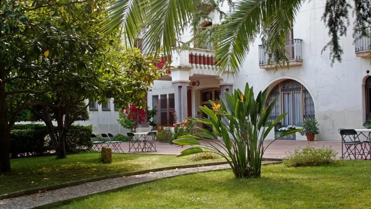 Patio interior y jardín