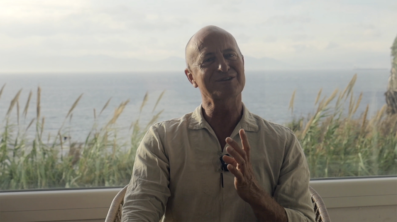 Marcos Welsh practicando pranayama