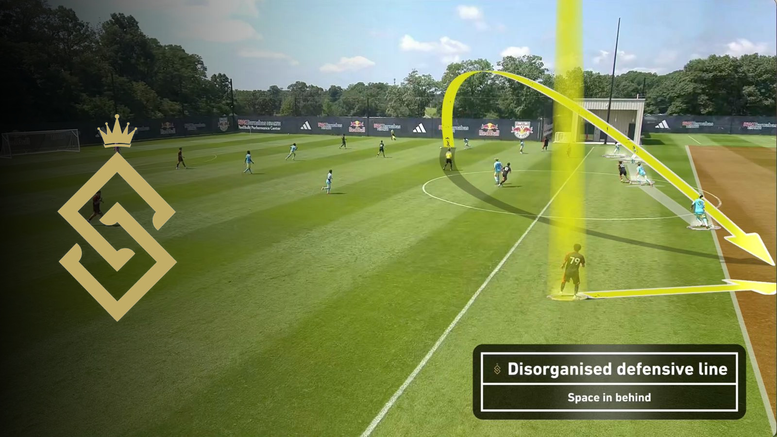 Superior Striker telestration: disorganised defensive line, space in behind