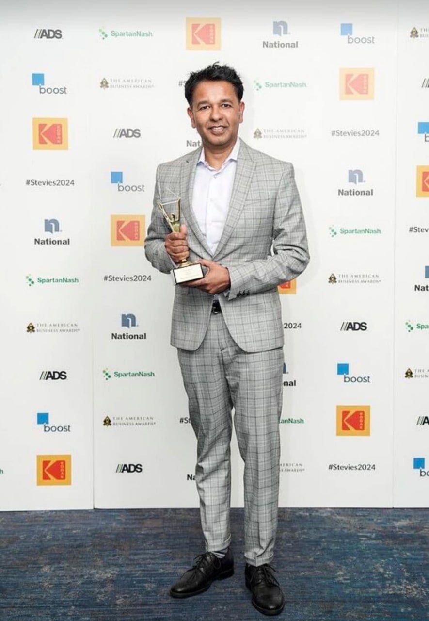 Shashank Shekhar accepting a Stevie Award