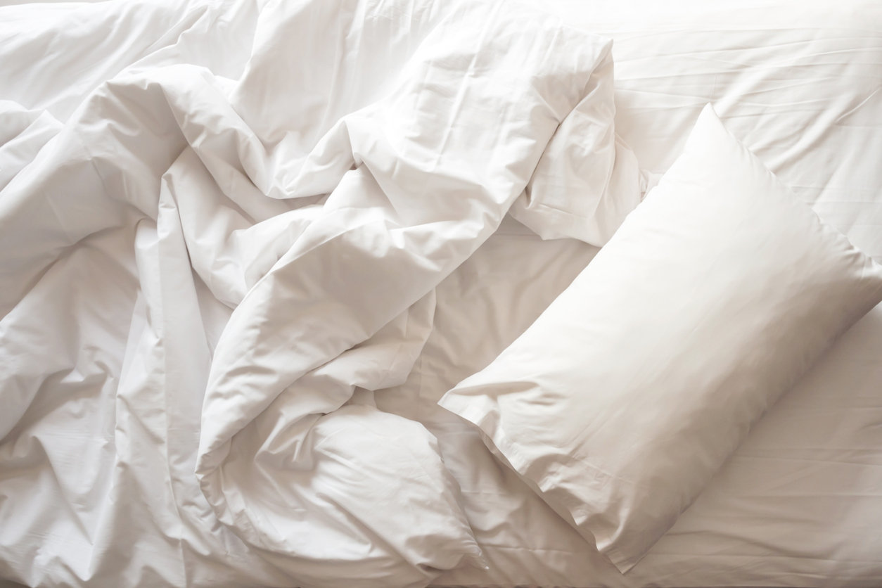 white sheets on bed