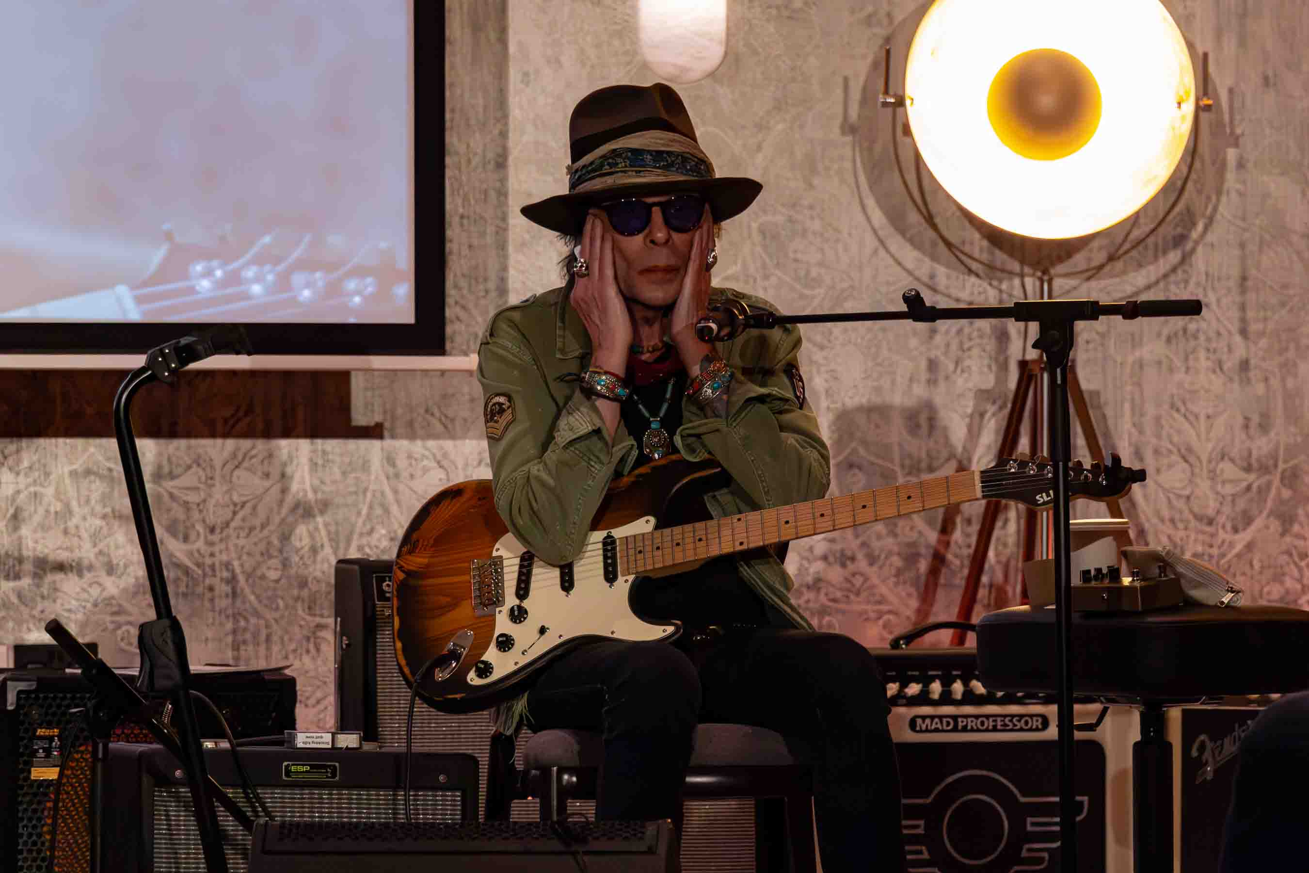 Earl Slick at his masterclass at Guitar Dreams