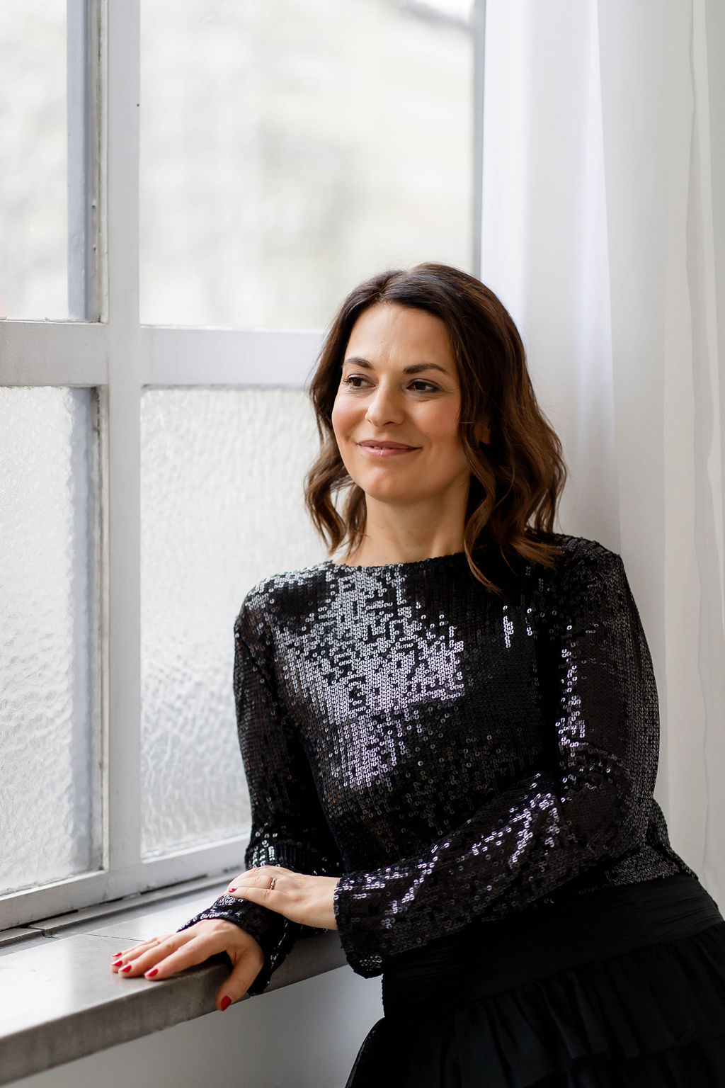 Angelika Reimer am Fenster