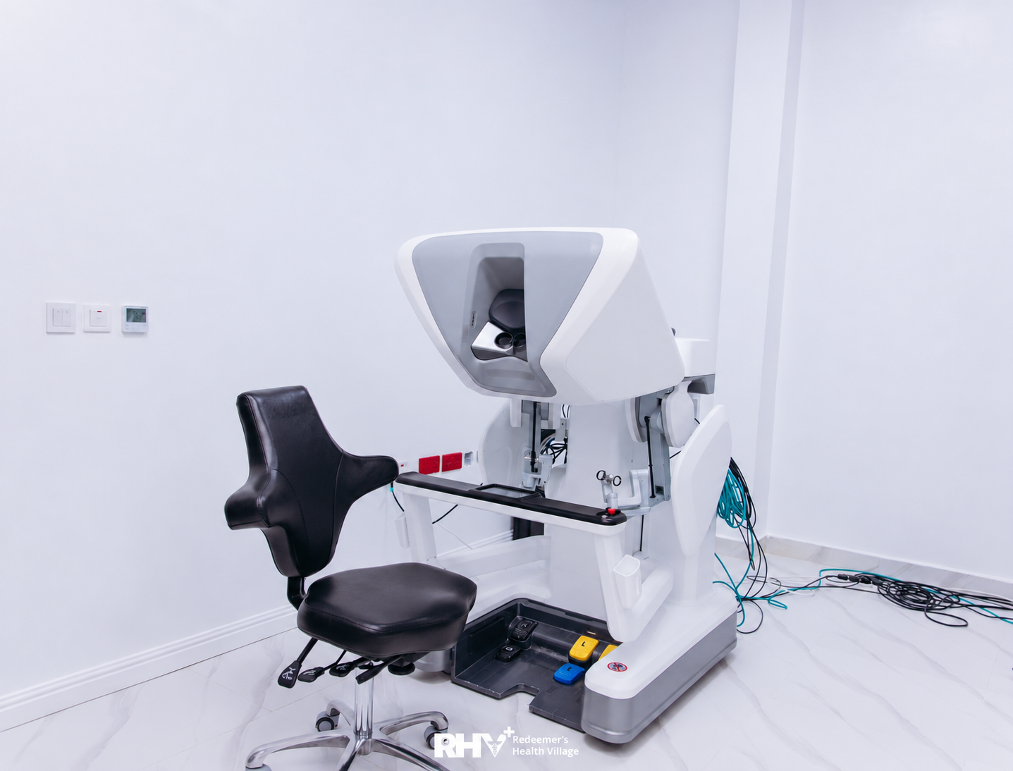 The surgeon’s console at RHV