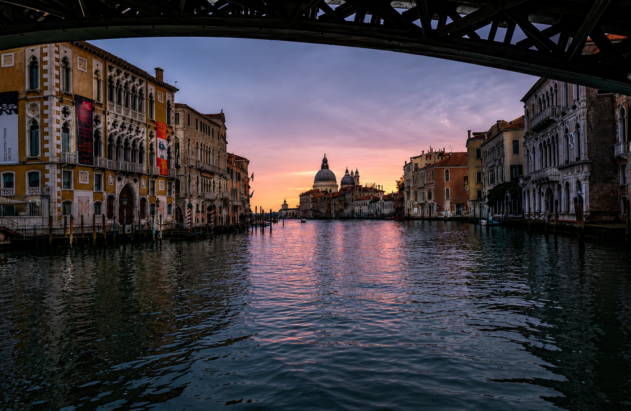 The finished Venice photo, shot from a moving vaporetto at ISO 100, f/3.2, 1/25s