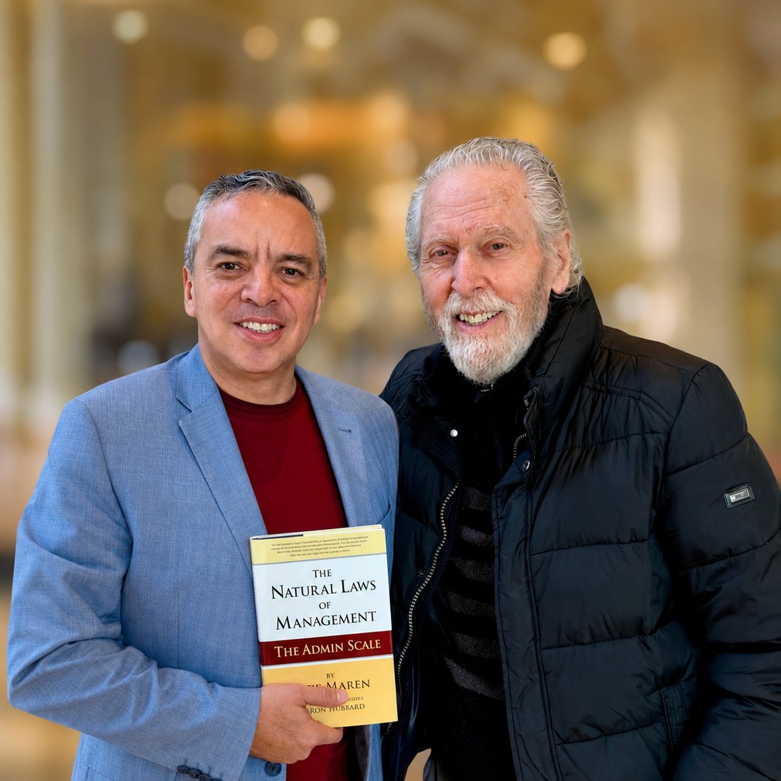 El Mtro. Eduardo Robles, Rector de Universidad Expansión, junto a Arte Marén, autor de The Natural Laws of Management - The Admin Scale
