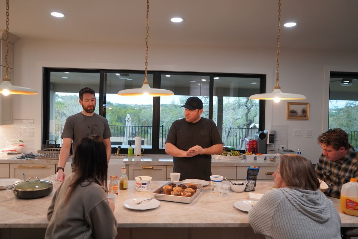 Breakfast conversation in the kitchen